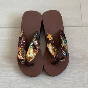3/$10 Xin Cheng Brown Flip Flop Floral Platform Sandals